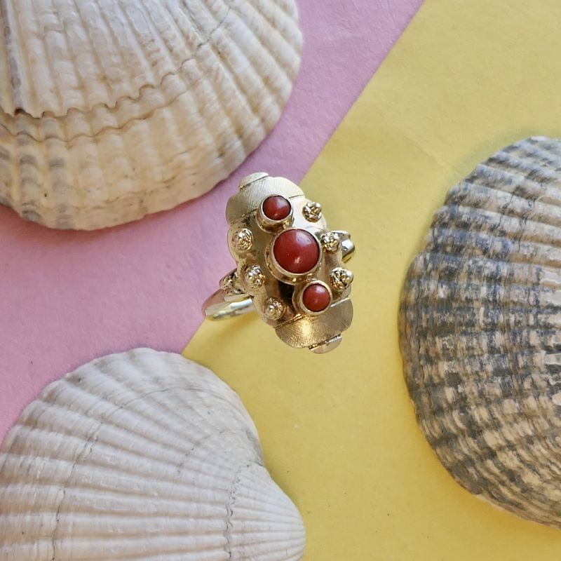 Image 6 of Vintage gold ring with red coral