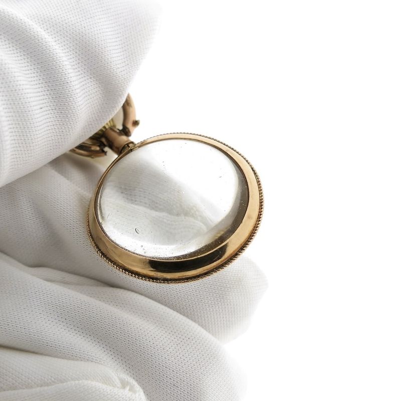 Image 3 of Antique gold locket with glass