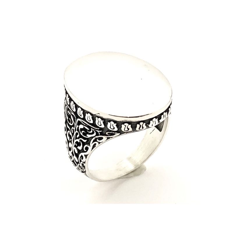 Image 1 of Silver signet ring in 'baroque' style