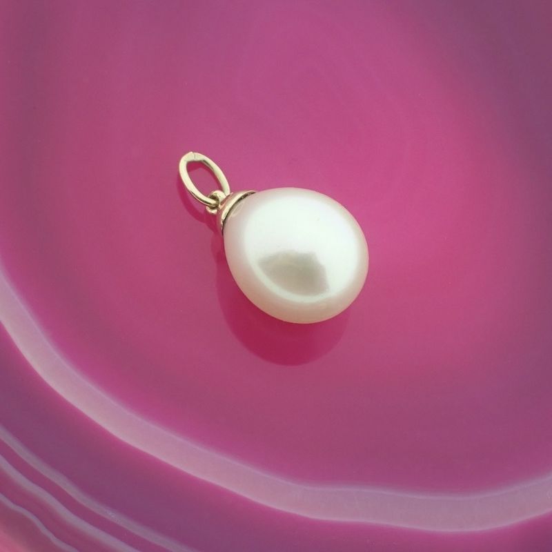 Image 2 of 18 carat gold solitaire pendant with artificial pearl