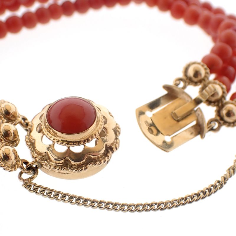 Image 7 of Red coral beads bracelet with gold clasp; Antique | Ø 53.8 mm