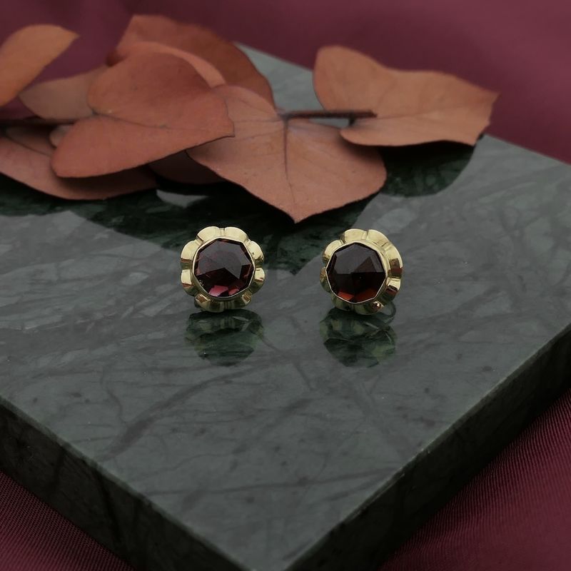 Image 5 of Gold stud earrings with garnet