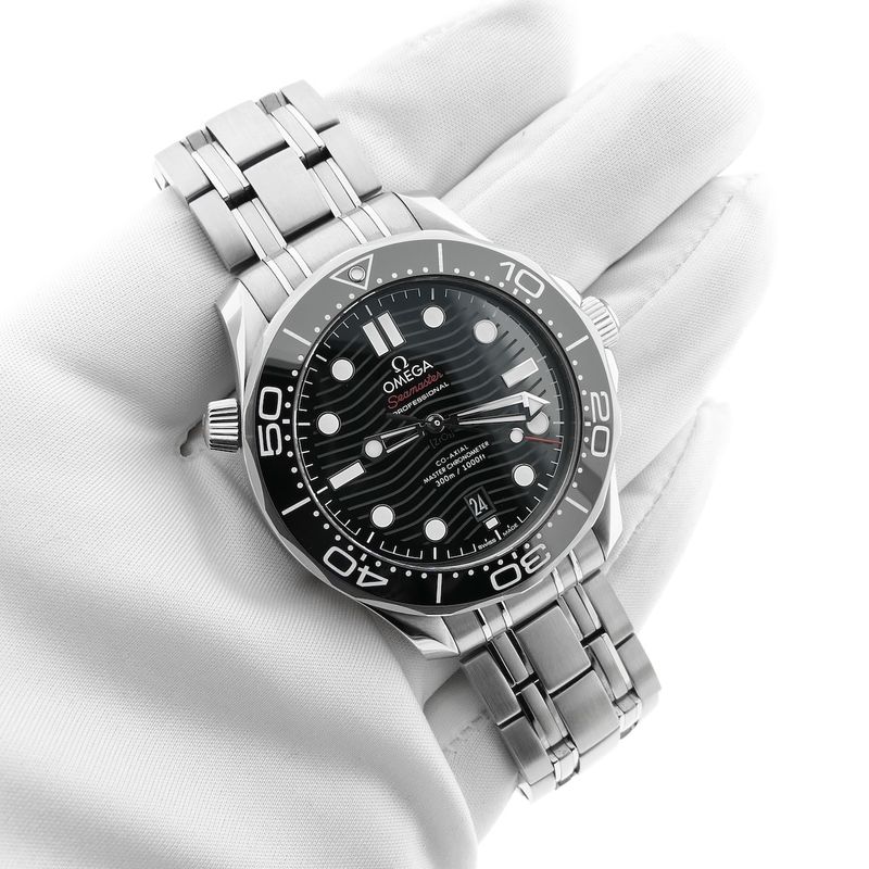 Image 14 of Omega Seamaster 300m Co‐Axial Master Chronometer 42mm; Automatic diving watch