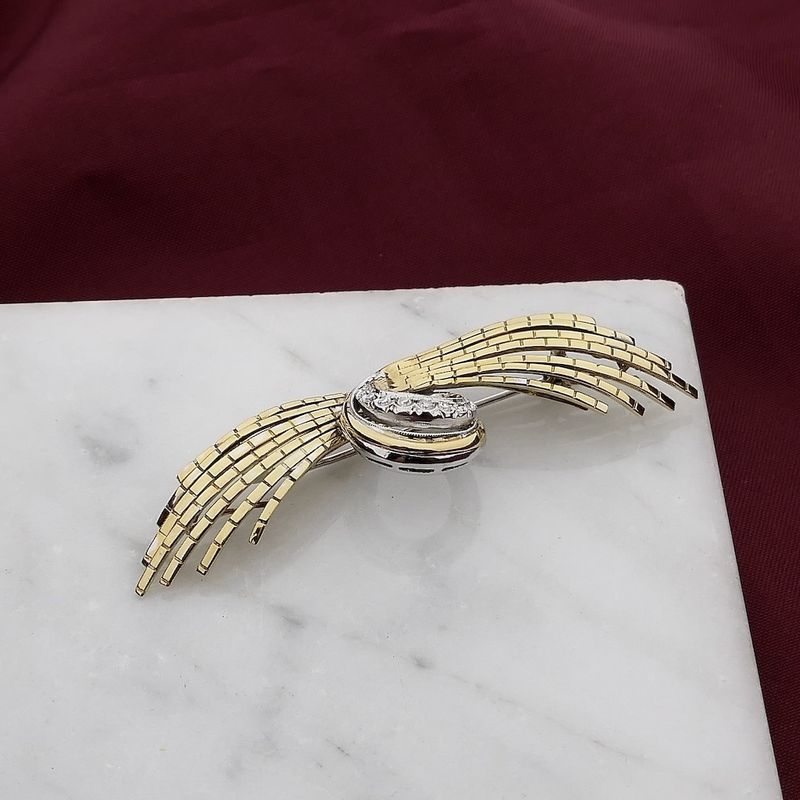 Afbeelding 2 van Bicolor gouden broche met diamanten; 0,60 ct.