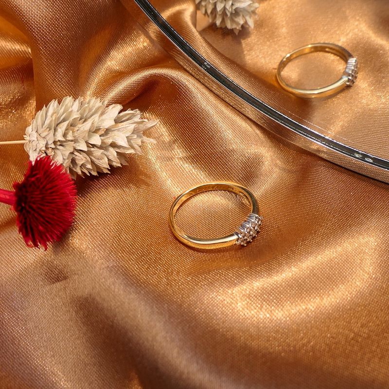 Image 2 of 18-karat gold ring with pavé settings and diamonds | 0.09 ct.