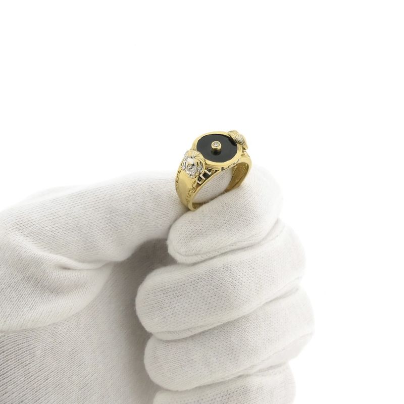 Image 11 of 18-karat gold men's signet ring with onyx and diamond | 0.025 ct.