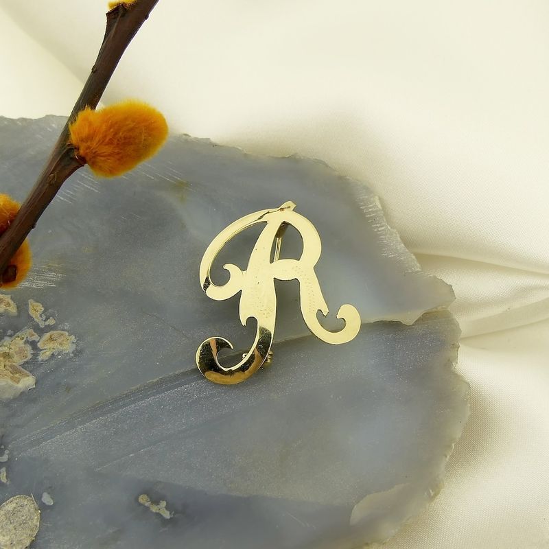 Image 1 of Gold letter brooch; letter R