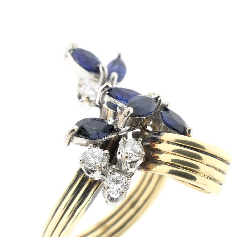 Image 3 of Gold ring with sapphire and diamond | 0.35 ct.