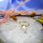 Image 2 of Gold ring with pearl