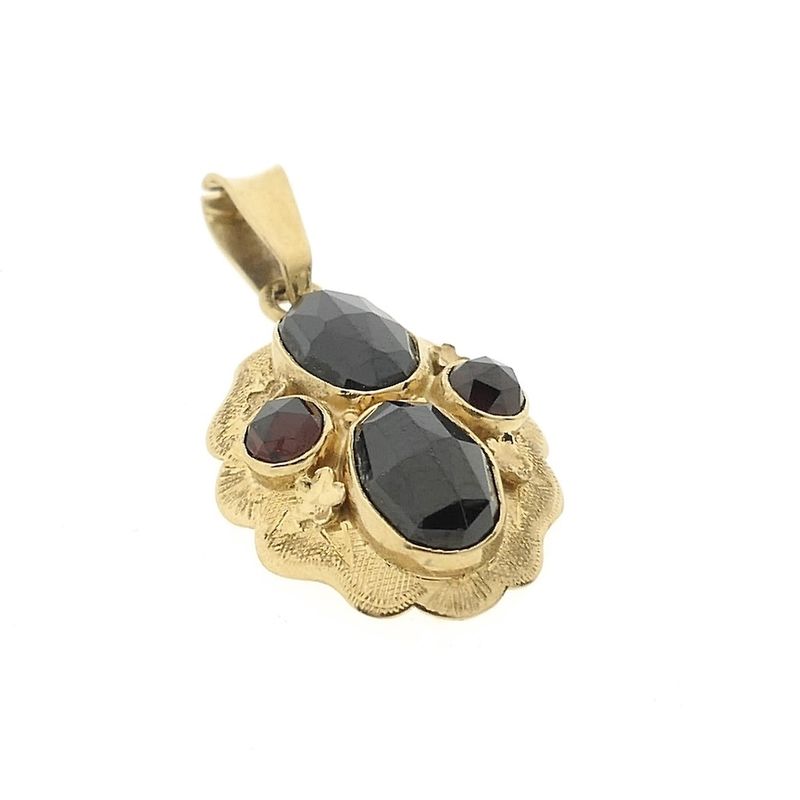 Image 3 of Vintage gold pendant with garnet