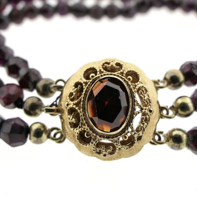 Image 5 of Garnet bracelet with gold clasp; Antique/vintage | 20 cm