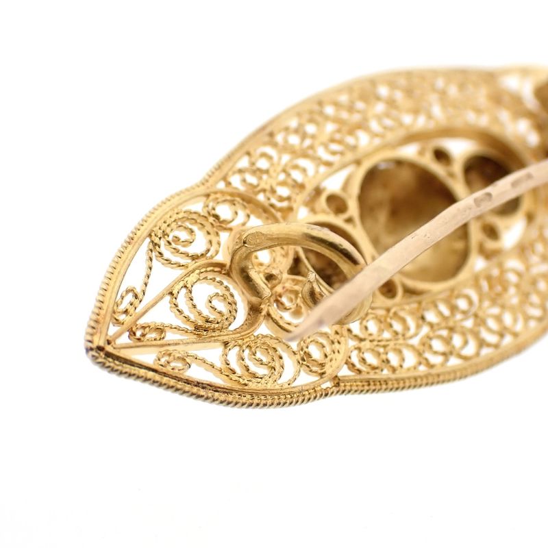 Image 7 of Gold brooch with Zeeland buttons