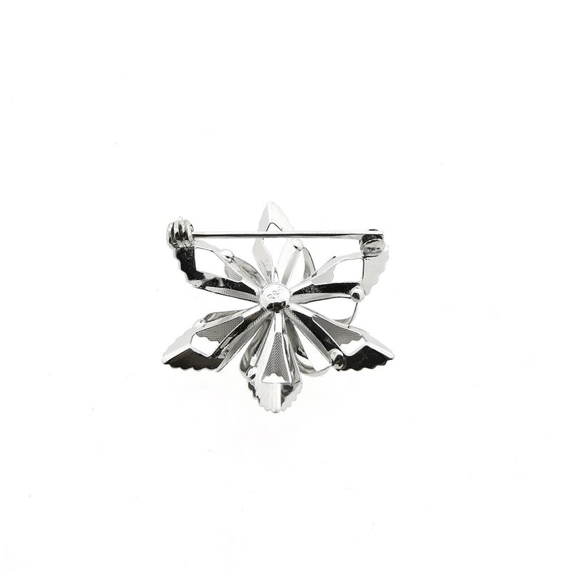 Image 5 of 8 Ct. floral brooch with pearl