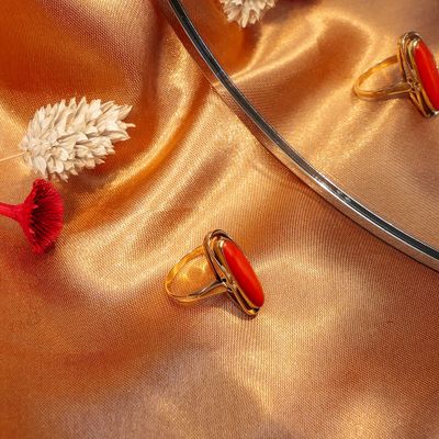 Gold ring with red coral | Vintage Image 2 of Gold ring with red coral | Vintage