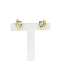 Gold stud earrings with zirconia