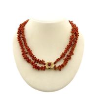 Blood coral bead necklace with gold clasp; Antique | 41 cm