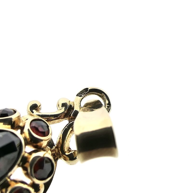 Image 5 of Vintage gold pendant with garnet