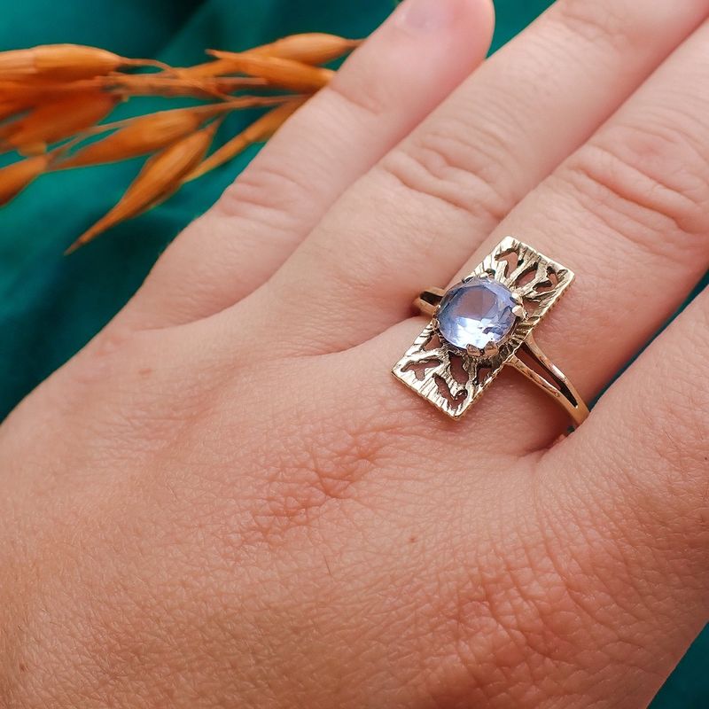 Image 4 of Retro gold ring with aquamarine