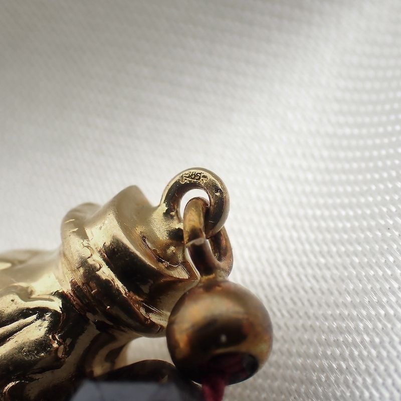 Image 4 of Antique garnet bead necklace with gold clasp