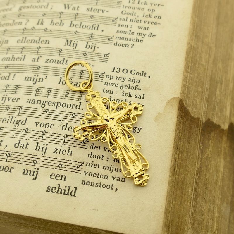 Image 2 of 21 carat antique gold pendant of a cross with a corpus | Filigree technique