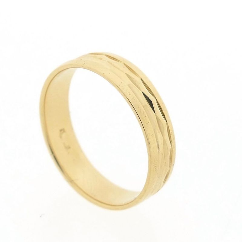Image 7 of Gold ring with pattern