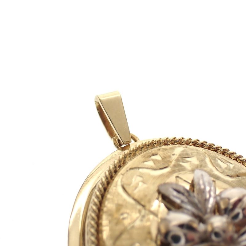 Image 6 of Two-tone gold oval pendant | Vintage/antique