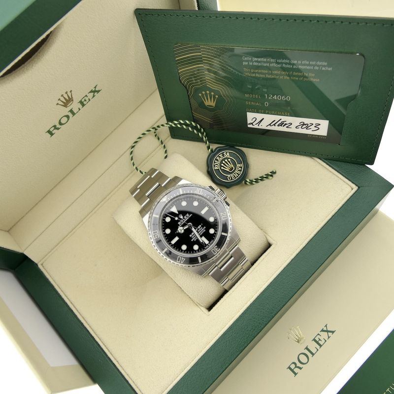 Image 16 of Rolex Submariner 'No-Date' 124060; Automatic men's diving watch