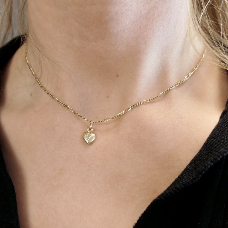 Image 4 of Gold pendant of a heart