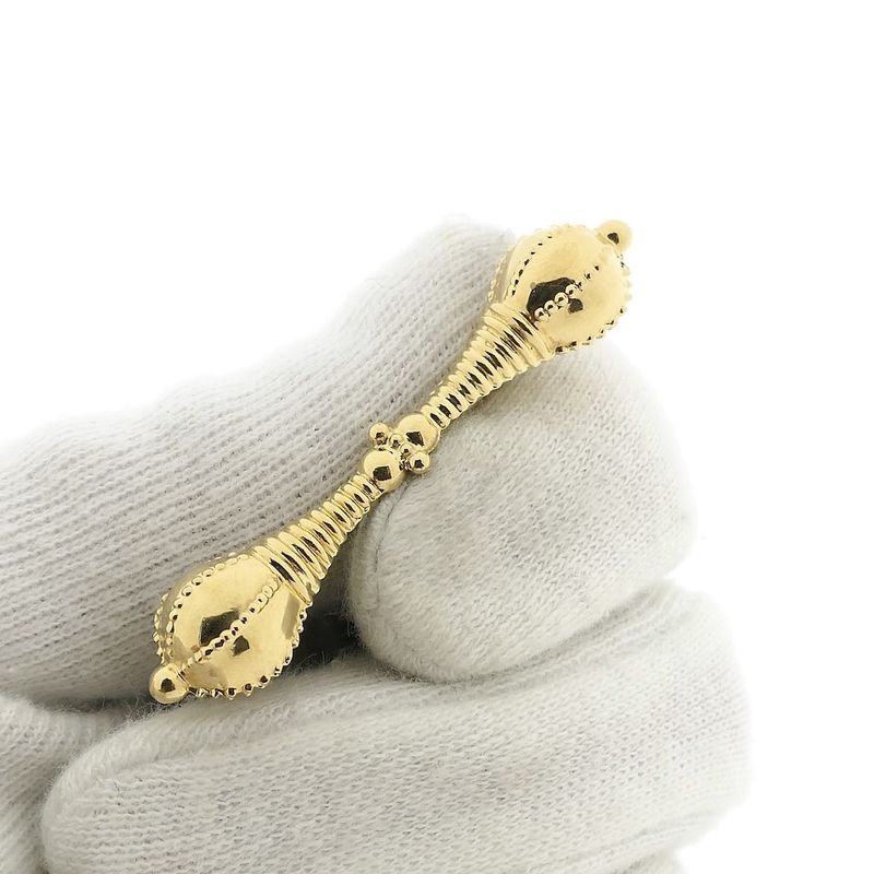 Image 8 of Gold brooch of a hat bell