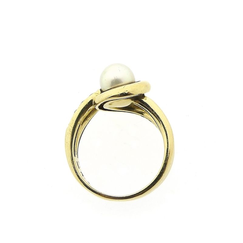 Image 3 of Gold ring with pearl and diamond; 0.08 ct.