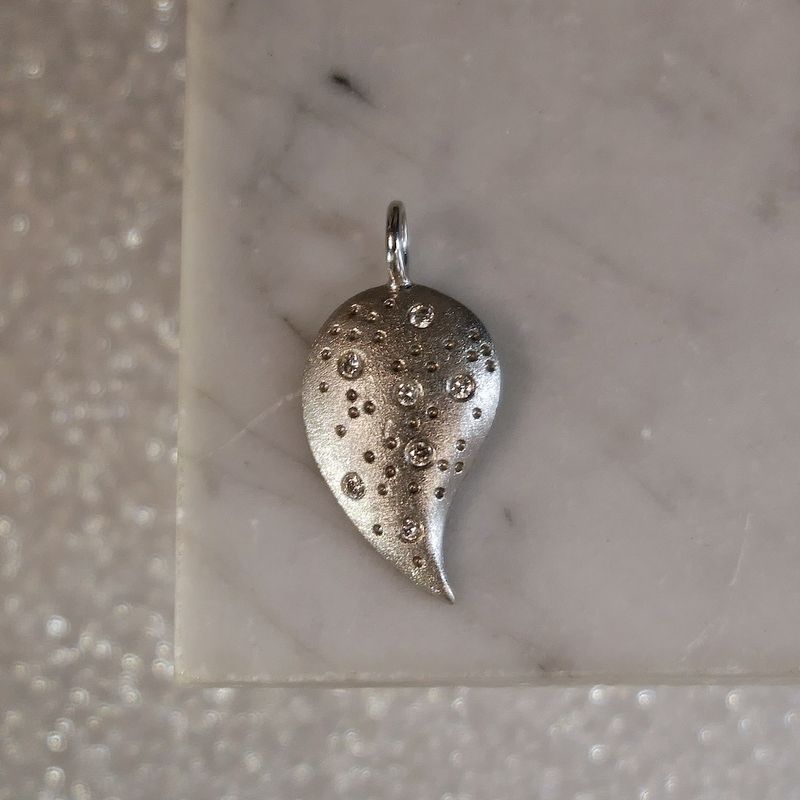 Image 2 of White gold pendant with diamonds; 0.13 ct.