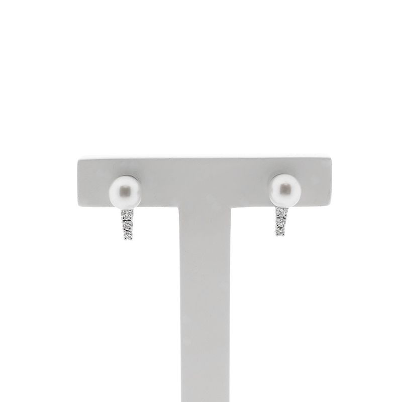 Image 4 of White gold stud earrings set with diamonds and a pearl | 0.17 ct.
