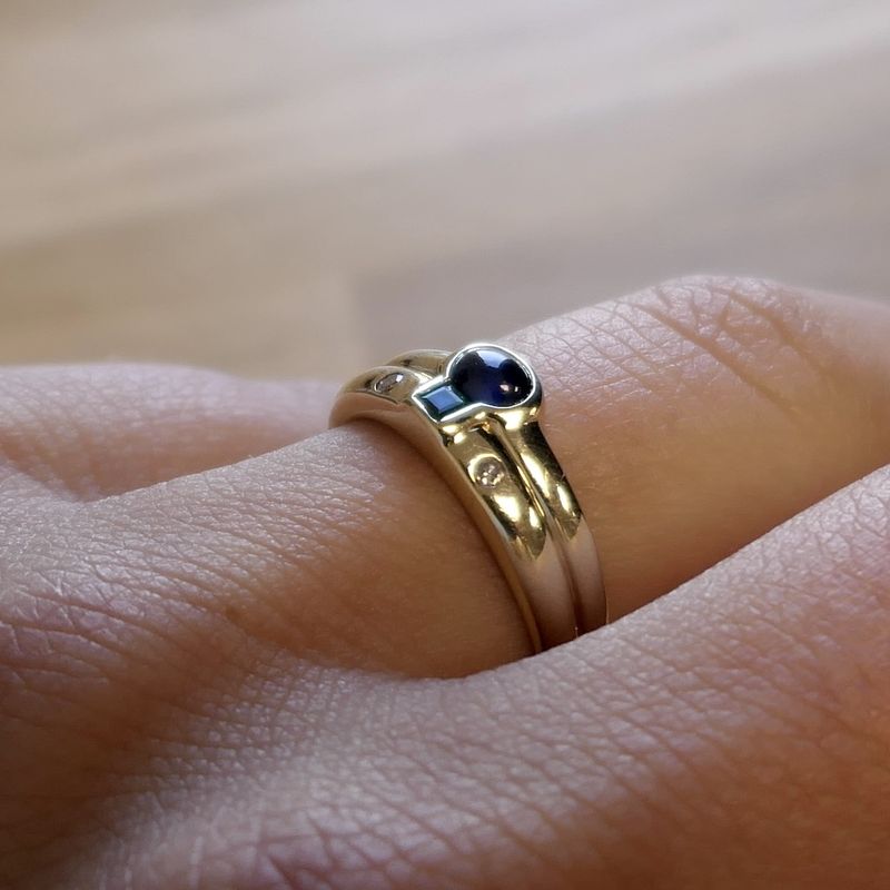 Image 6 of Gold ring with sapphire, emerald and diamond | 0.02 ct.