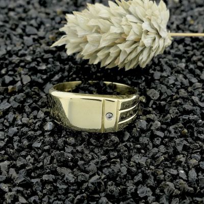 Image 2 of Gold signet ring with diamond; 0.005 ct. | Men's