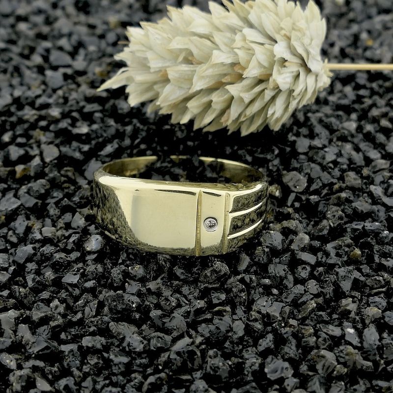 Image 2 of Gold signet ring with diamond; 0.005 ct. | Men's