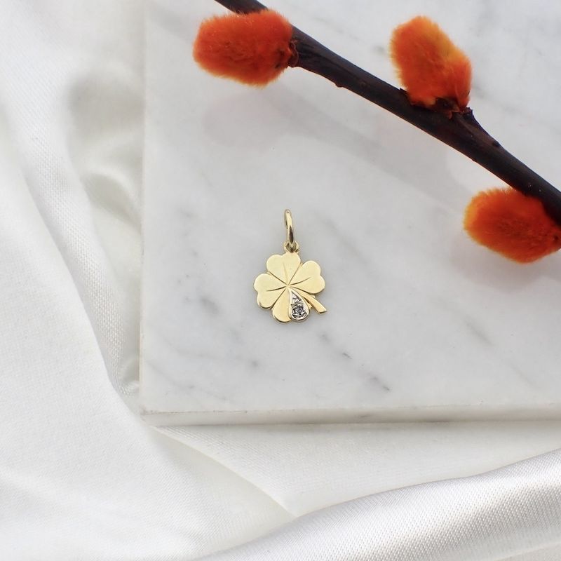 Image 2 of Gold pendant of a four-leaf clover with diamond | 0.005 ct.