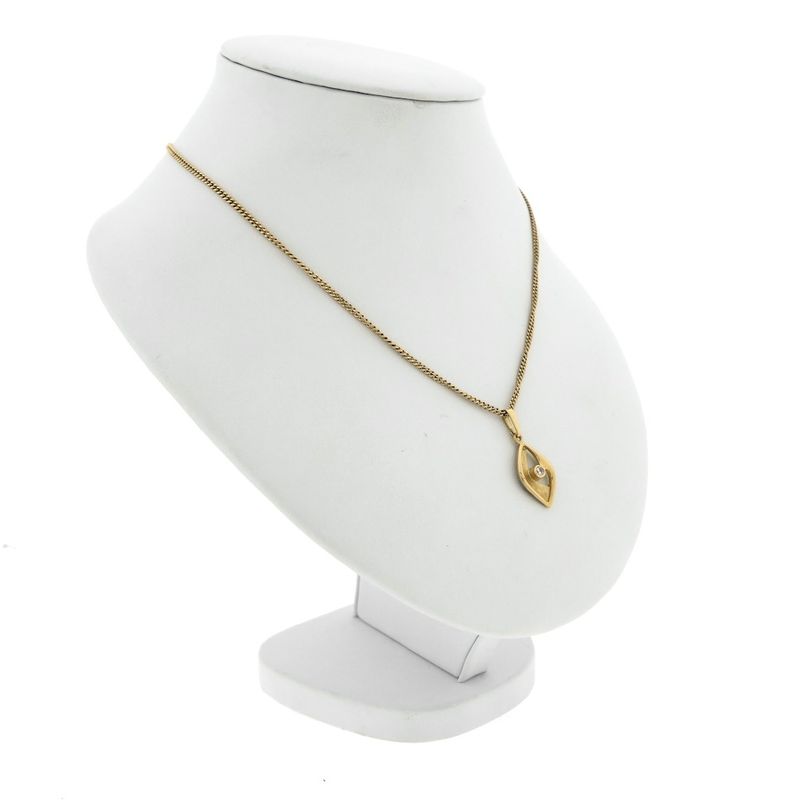 Image 8 of Gold pendant with zirconia.