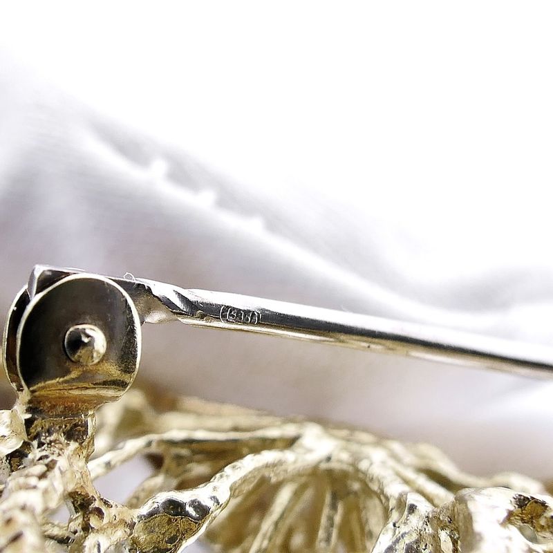 Image 5 of Gold brooch as a flower with enamel