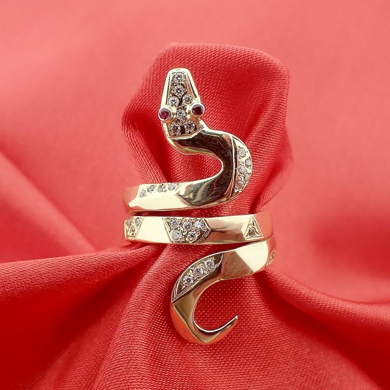 Image 2 of Gold ring with ruby ​​and zirconia