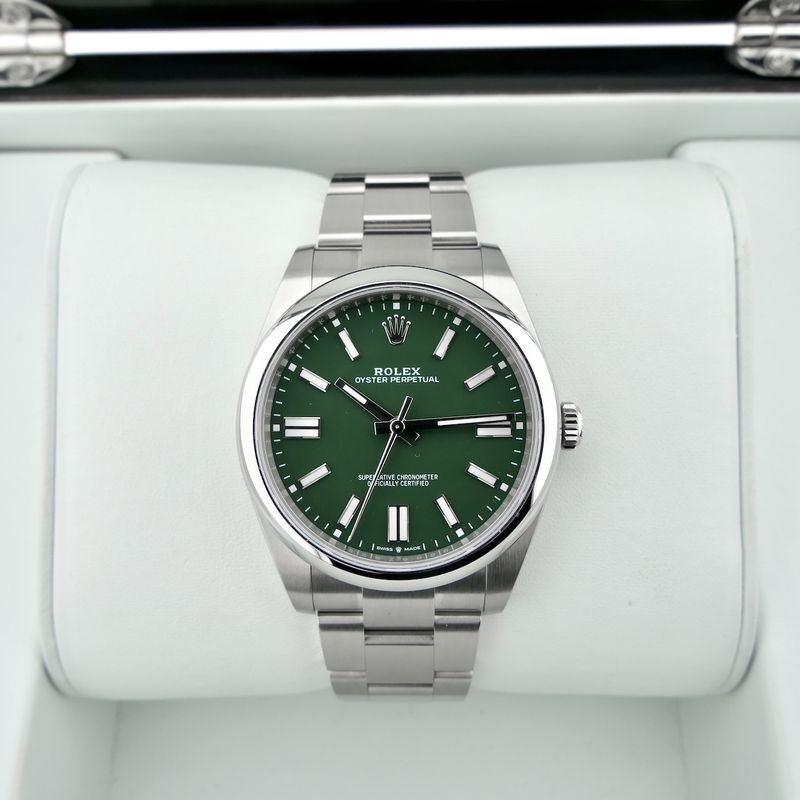 Image 16 of Rolex Oyster Perpetual 41 'Green' 124300; Automatic men's watch