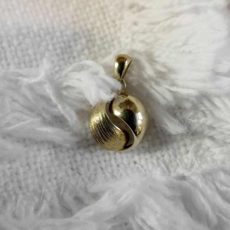 Image 3 of Gold yin yang pendant