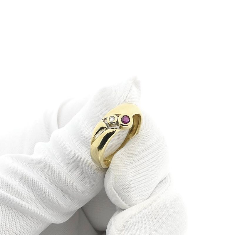 Image 9 of Gold ring with ruby and diamond; 0.02 ct.