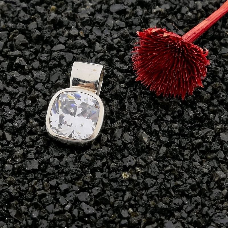 Image 14 of Silver pendant with zirconia