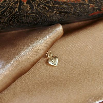 Image 2 of Gold pendant of a heart