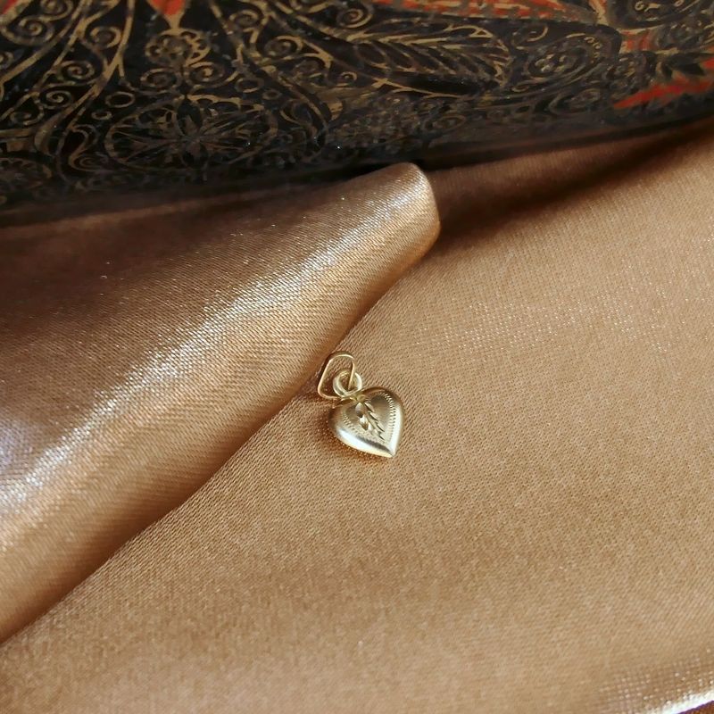 Image 2 of Gold pendant of a heart