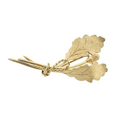 Image 1 of Gold brooch of oak leaves