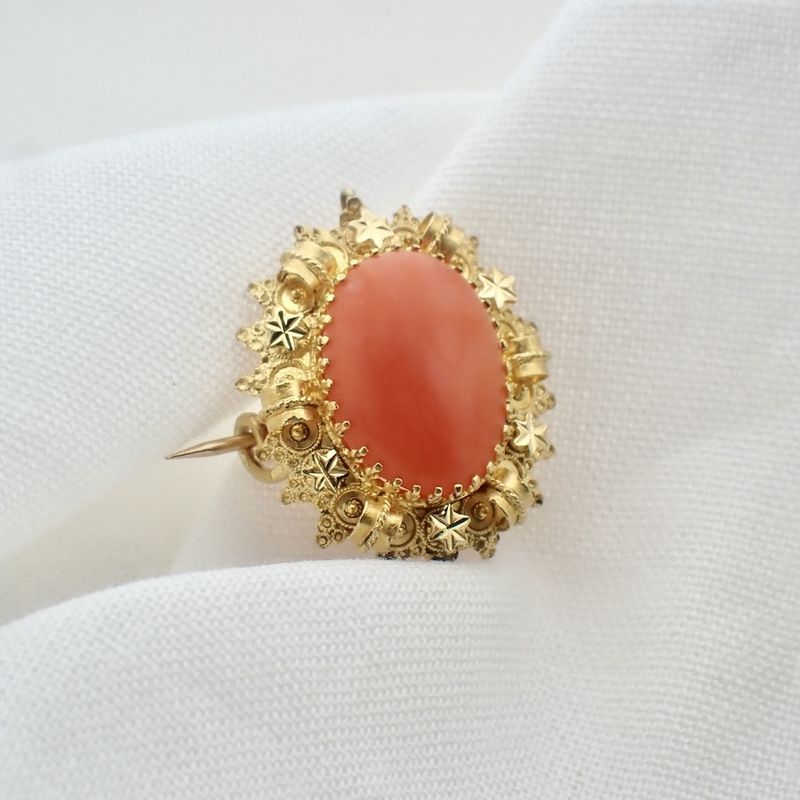 Image 4 of Vintage/antique gold brooch with filigree technique and blood coral
