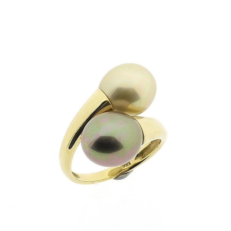 Image 1 of 8 carat ring with artificial pearls