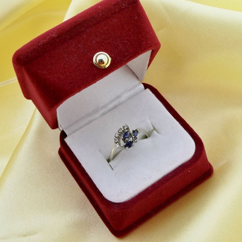 Image 7 of White gold ring with diamond and sapphire | 0.12 ct.