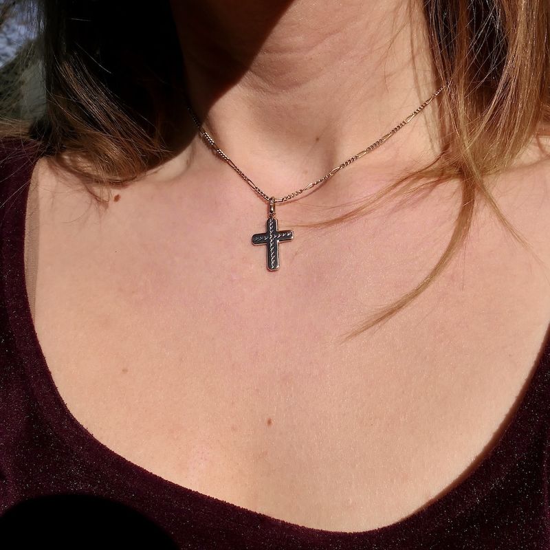 Image 4 of 9 carat pendant of a cross.